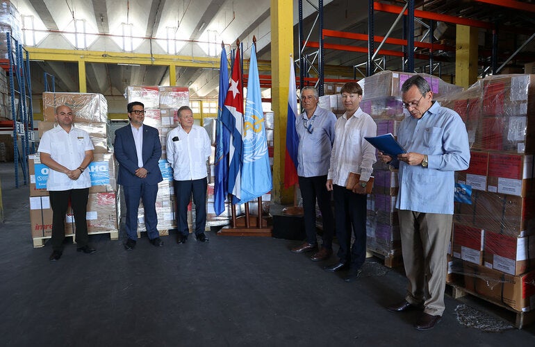 Acto de entrega oficial de donación rusa a Cuba de kits médicos de emergencias