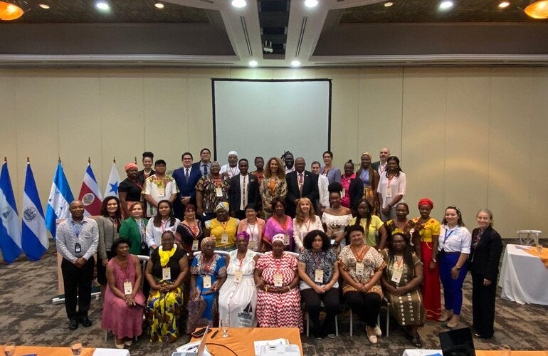 Foto de grupo consulta afrodescendiente