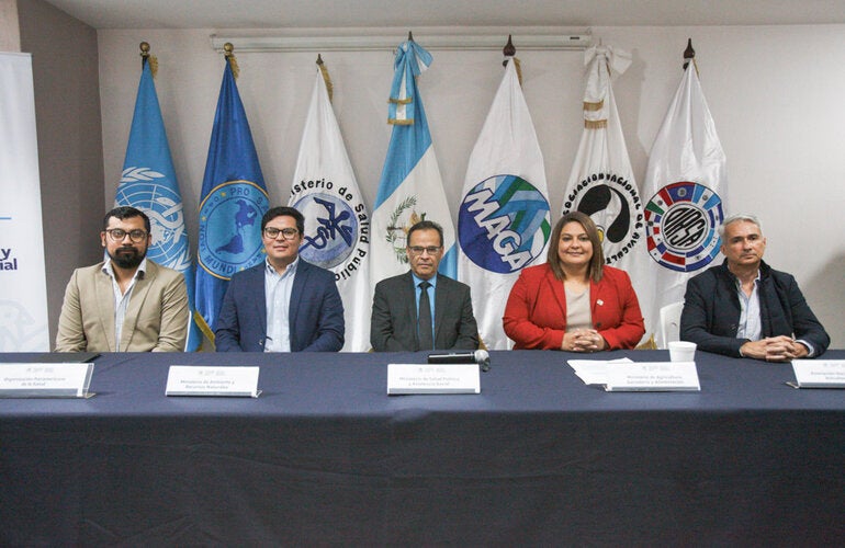 OPS brinda cooperación técnica a Guatemala para realizar una evaluación conjunta de riesgos para influenza aviar zoonótica a través del trabajo intersectorial entre salud humana, animal y ambiental