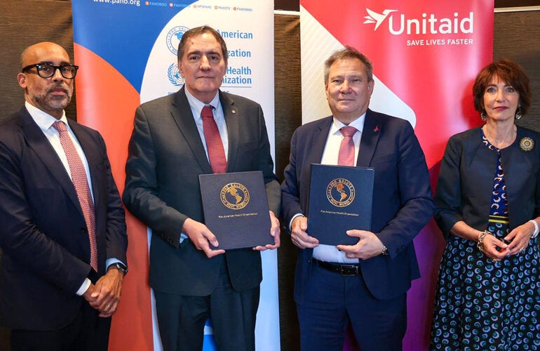 he Pan American Health Organization (PAHO) and global health initiative Unitaid signed a Memorandum of Understanding today - PAHO and Unitaid group photo