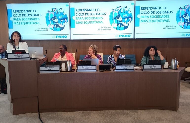 Mesa inaugural del evento