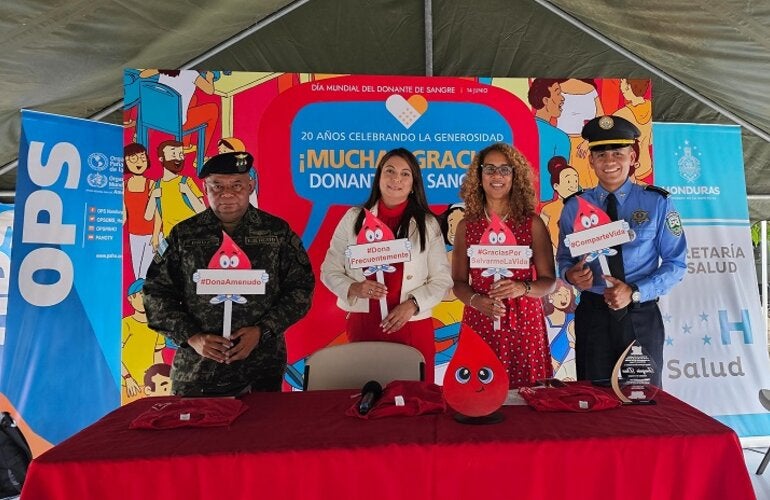 Autoridades en la inauguración del Día Mundial del Donante de Sangre 2024