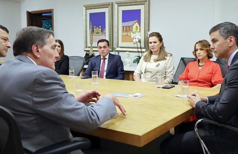 Jarbas Barbosa, fue recibido hoy por el Presidente de la República de Paraguay, Santiago Peña, para discutir temas prioritarios de salud para el país.