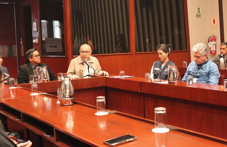 Autoridades brindan palabras de apertura de la reunión