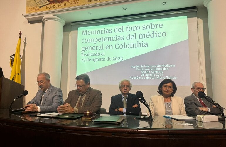 Mesa directiva foro competencias medicos