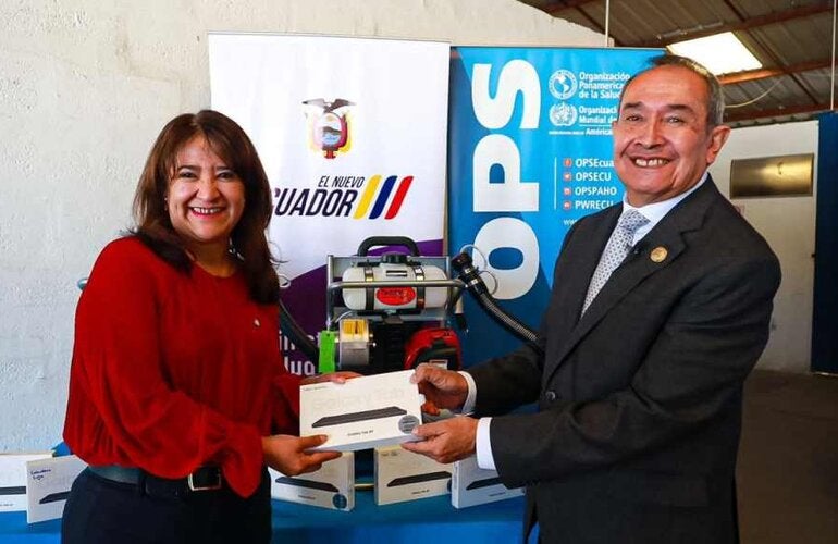 OPS Ecuador dona equipos portátiles de fumigación para control del Dengue