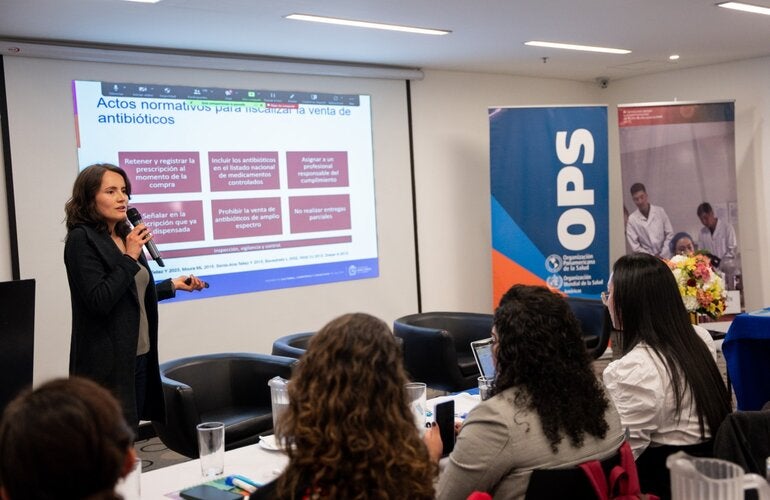 Antibióticos solamente con fórmula médica