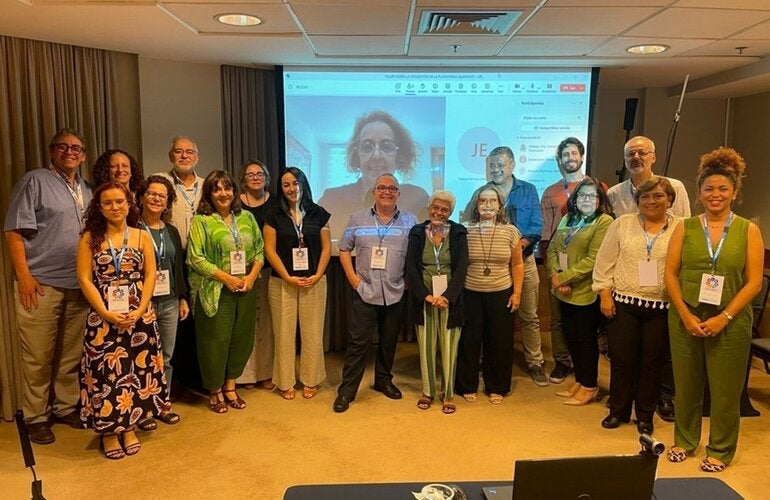 grupo de personas asistentes al taller