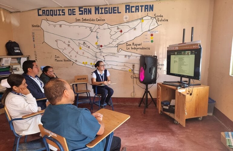 Personal de salud participa en la sesión inaugural del curso Salud Familiar y Comunitaria