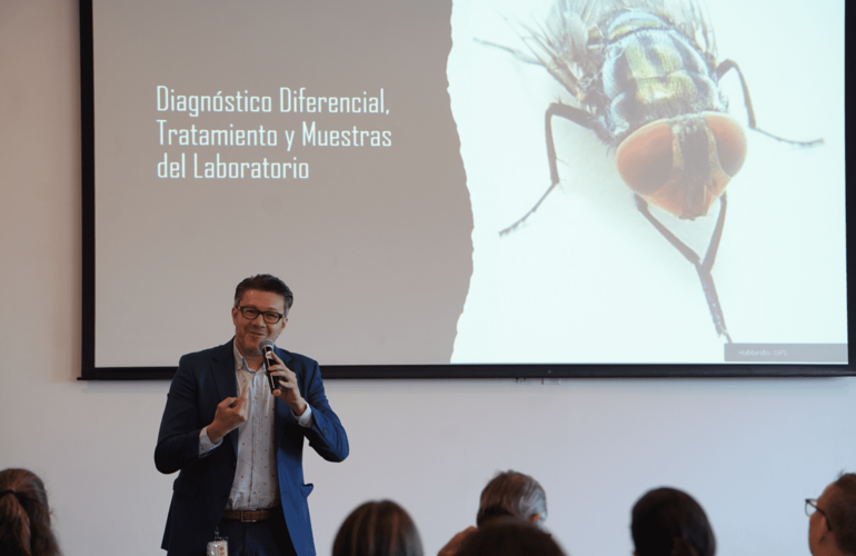 Expositor se dirige al público durante su presentación