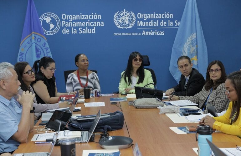 Foto de participantes de la mesa de trabajo - La Organización Panamericana de la Salud (OPS), brinda un importante aporte técnico a la salud digital mediante un taller organizado por el Ministerio de Salud (MINSA), donde expertos y representantes del sector se reunieron para validar y revisar la Estrategia Nacional para la Transformación Digital en Salud 2024-2030.