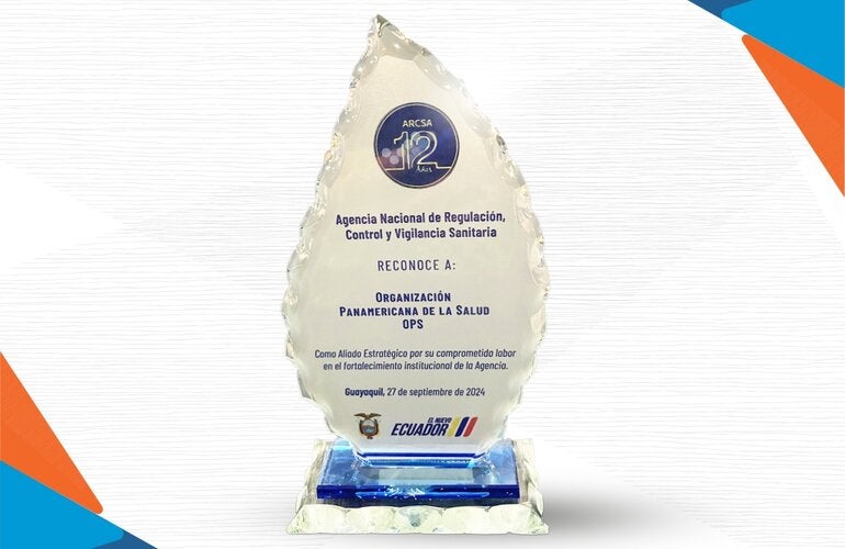 Reconocimiento que la ARCSA entregó a la OPS de Ecuador por el acompañamiento técnico que hace a la Autoridad Regulatoria