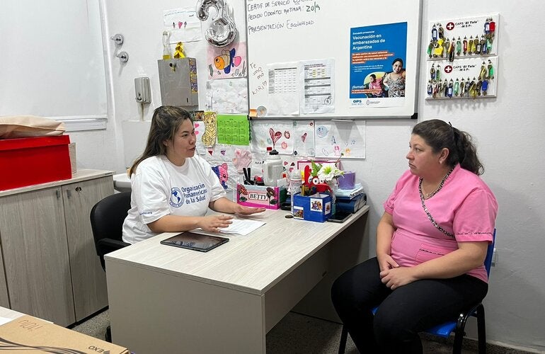 Foto de encuestadora de OPS y embarazada en el momento de la encuesta