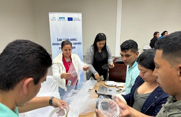 Promotores aprenden técnicas de control de vectores, con financiamiento de la UE