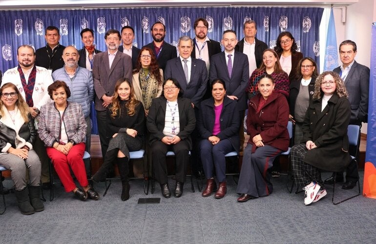 Participantes a la reunión, foto de grupo