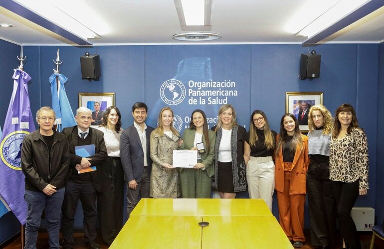 Foto grupal con la ganadora