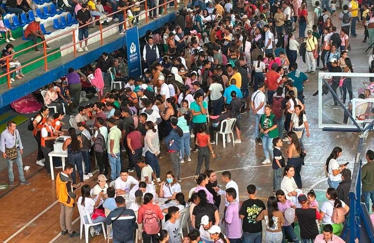 Personas en un colice de la ciudad de cucuta solicitando ayuda humanitaria por la cituacion del catatumbo