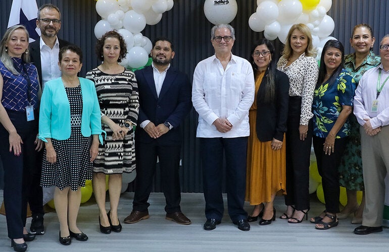 Fotografía grupal de participantes en la reunión técnica entre el MINSA, OPS, UNICEF, FAO, INCAP.