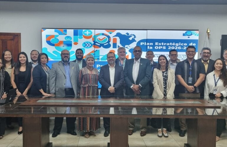 autoridades del ministerio de salud y ops