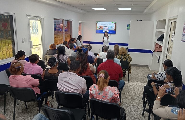 Proceso de capacitación a maestros, desde el Ministerio de Salud, en la campa;a Familia Antidengue en la escuelas de San Juan de la Maguana