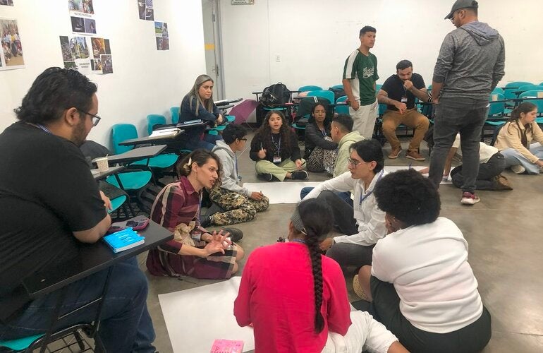 Jóvenes en el taller