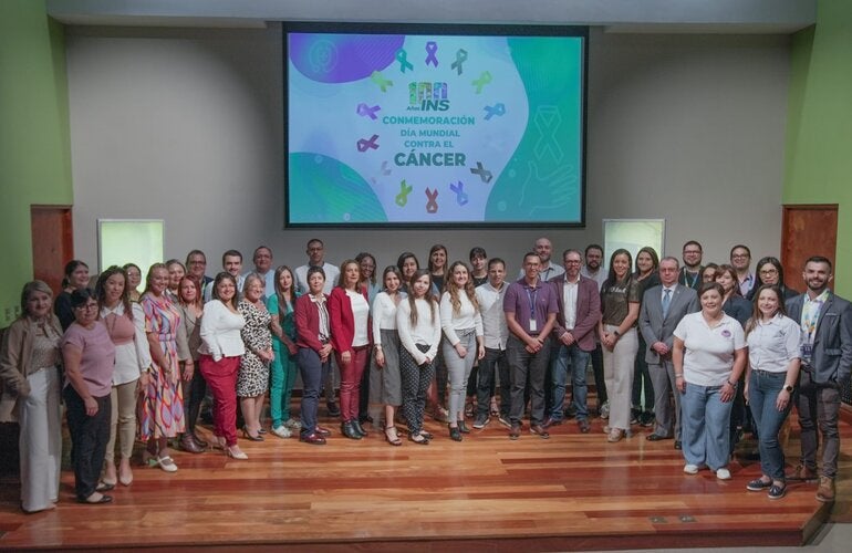 Fotografía grupal de los participantes en el evento