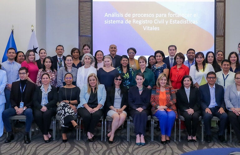 Fotografía grupal de los participantes en el taller nacional para impulsar la implementación de la Clasificación Internacional de Enfermedades (CIE-11).