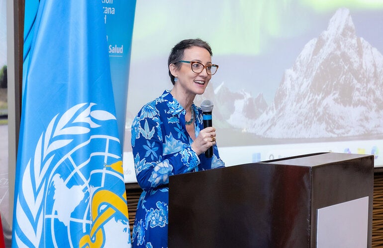 La Dra. Ana Rivière Cinnamond, representante de la OPS/OMS en Panamá, dando discurso de apertura al taller especializado en Monitoreo Rápido de Vacunación (MRV) y Búsqueda Activa Comunitaria (BAC).