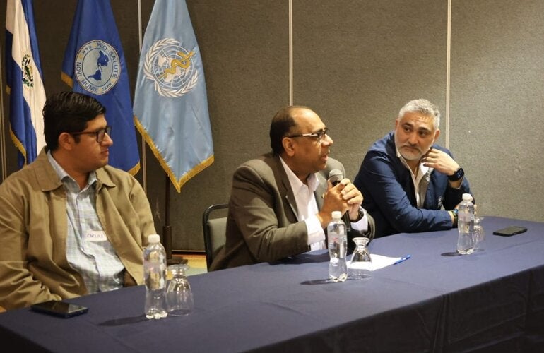 Inicio taller CICOM, autoridades de salud