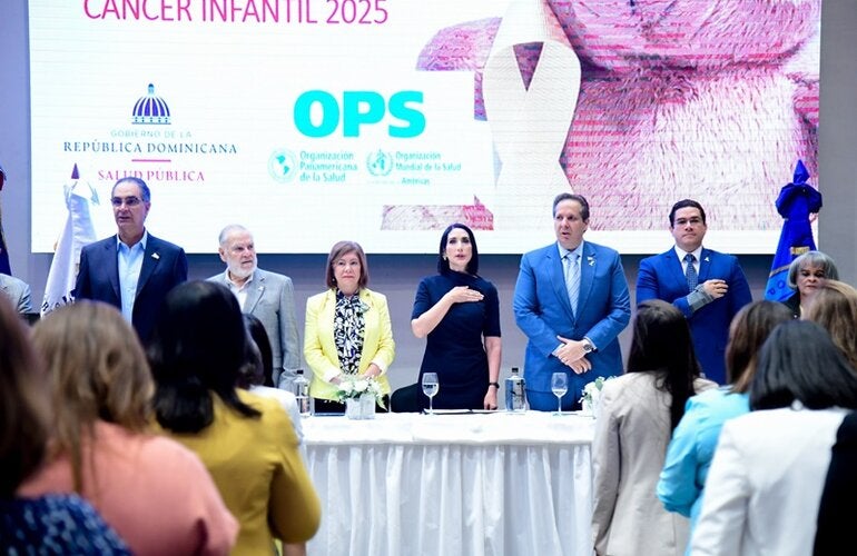 Autoridades durante conmemoran Día Internacional contra el Cáncer Infantil