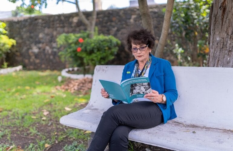 Lady sitting on bench reading