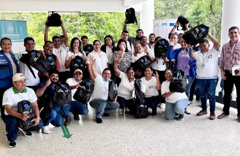 Equipos de manejo integral del dengue en SPS y Cortés