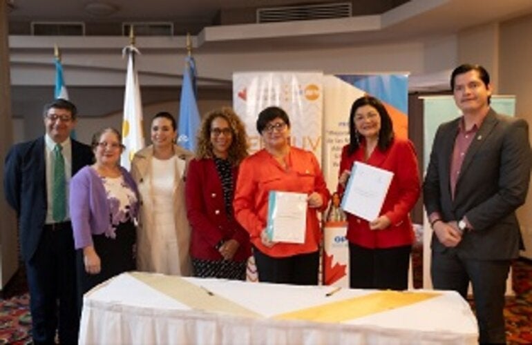 OPS y UNFPA apoyan a la SESAL entregando protocolos actualizados de salud materna y neonatal