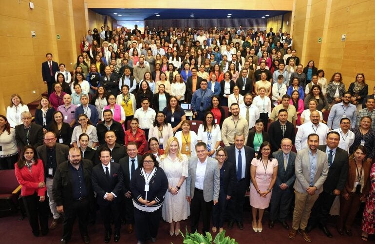 Foto grupal de más 300 personas participantes en la Reunión Nacional de Responsables en Vacunación, Epidemiología y Violencia Sexual
