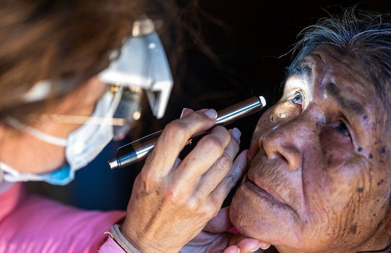 disertantes y asistentes en sala de zoom del encuentro para eliminar tracoma en las americas