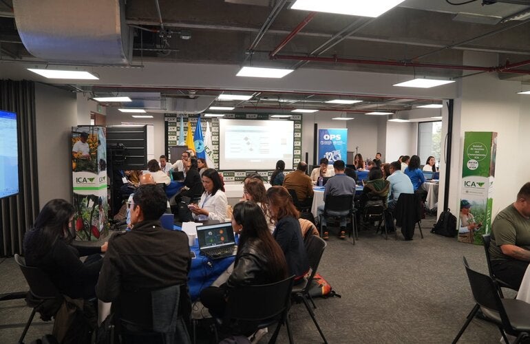 Colombia fortalece su preparación ante la influenza aviar con el taller EVIR