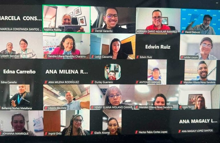 personas conectadas a seminario via zoom