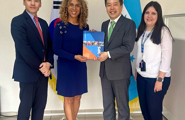 Embajador de Corea y Representante de la OPS/OMS en Honduras revisan avances de proyecto dengue