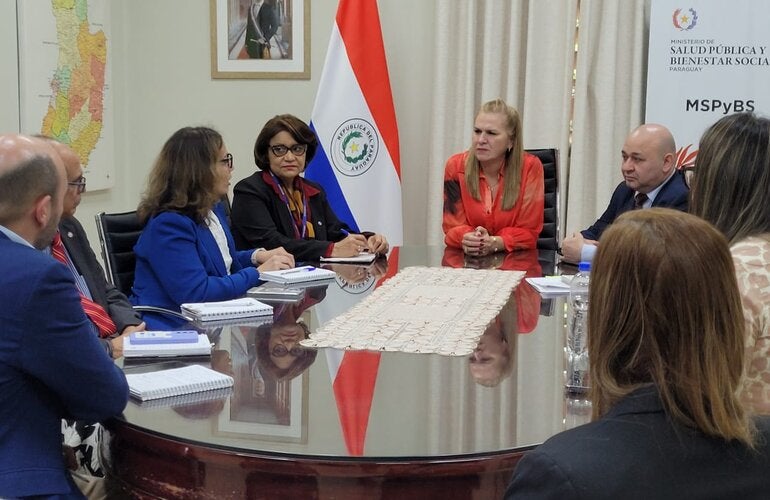 Reunión de la Ministra de Salud de Paraguay con la Misión de OPS/OMS para fortalecer la respuesta nacional al VIH