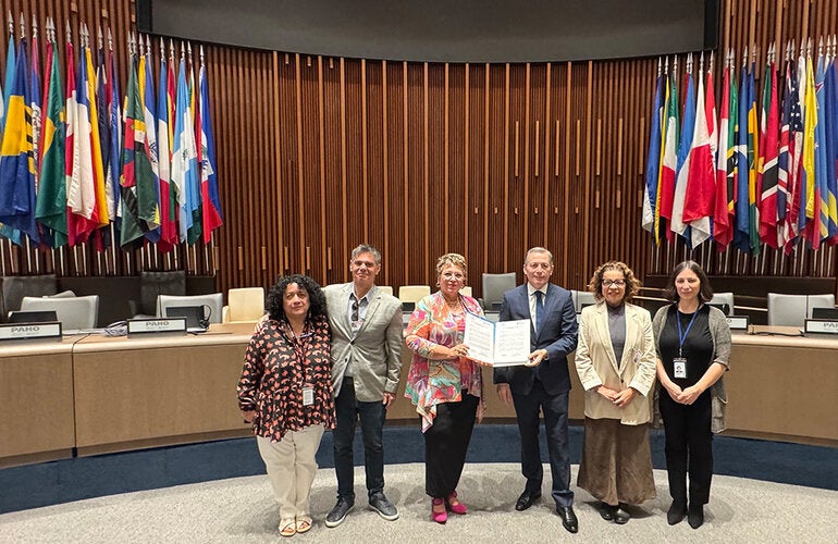 Foto de la firma de adhesión