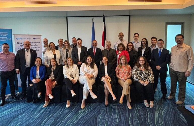 Fotografía grupal de los participantes en el taller