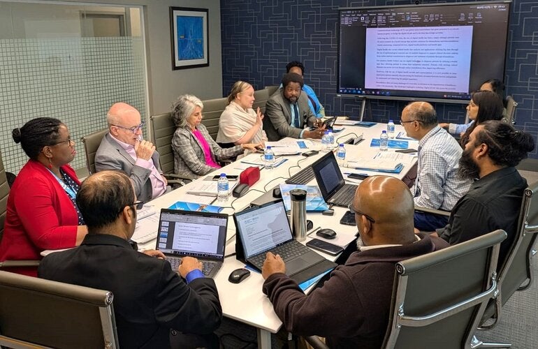 Ministry of Health and PAHO/WHO Representatives discuss the digital transformation of health systems