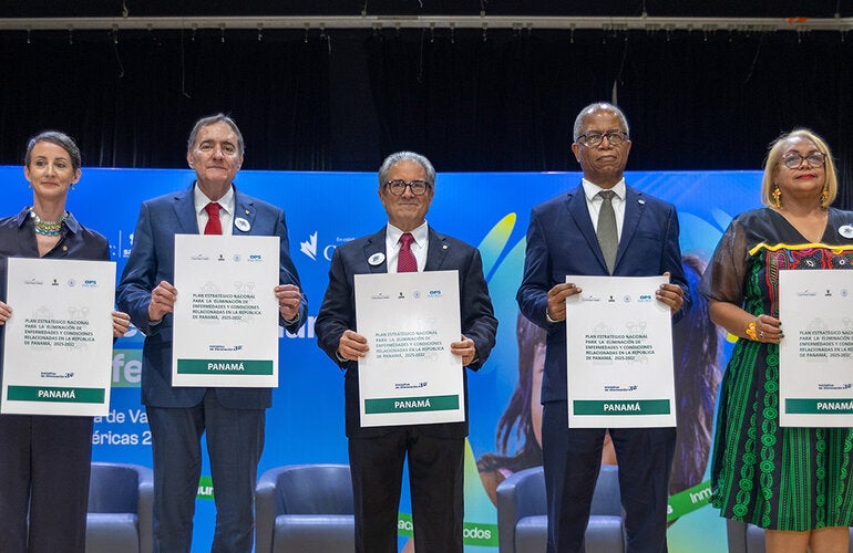 Fotografía de autoridades presentes en el lanzamiento del plan estratégico 2025-2032 para la eliminación de 17 enfermedades transmisibles y condiciones relacionadas