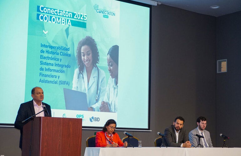 Mesa principal dando apertura a la Historia clinica electronica