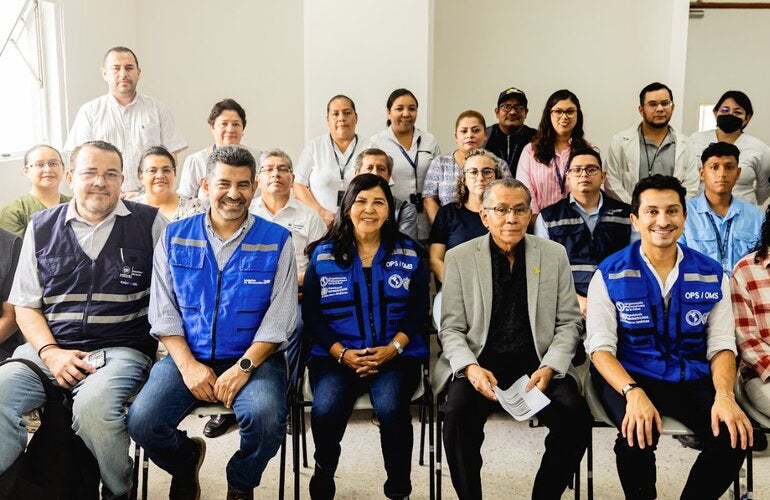 Expertos visitan Hospital Nacional de la Mujer