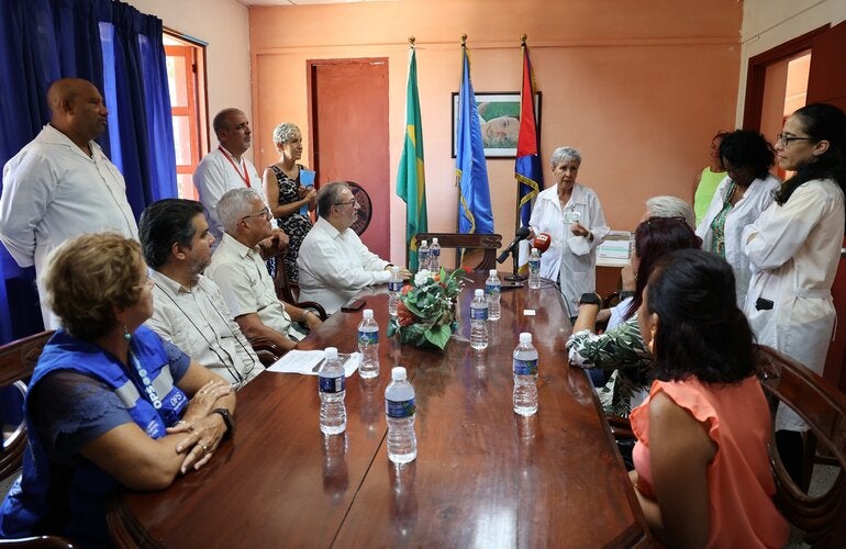 Acto de entrega de medicamentos