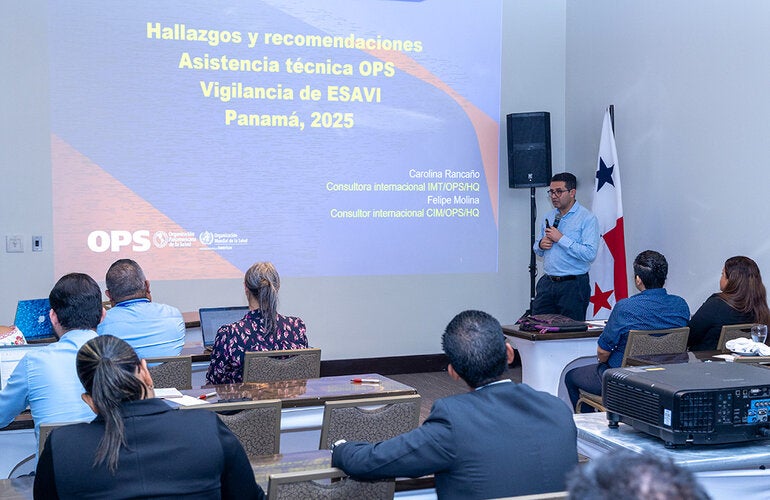 Fotografía del desarrollo del análisis situacional del sistema de vigilancia de Eventos Supuestamente Atribuibles a la Vacunación o Inmunización (ESAVI).