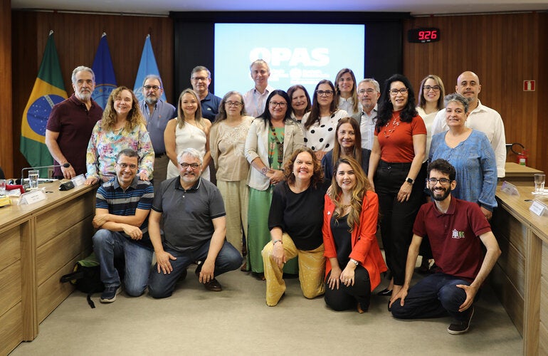Foto do grupo de participantes da reunião