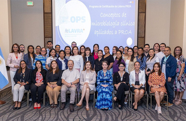 Fotografía grupal de participantes en la certificación de líderes PROA