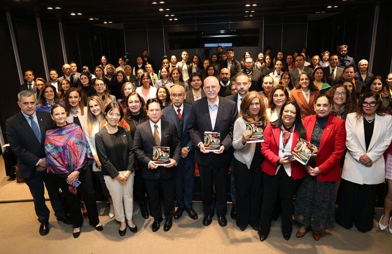 Participantes de la presentación de las Guías Alimentarias Saludables y Sostenibles para la Población Mexicana 2025-2030 